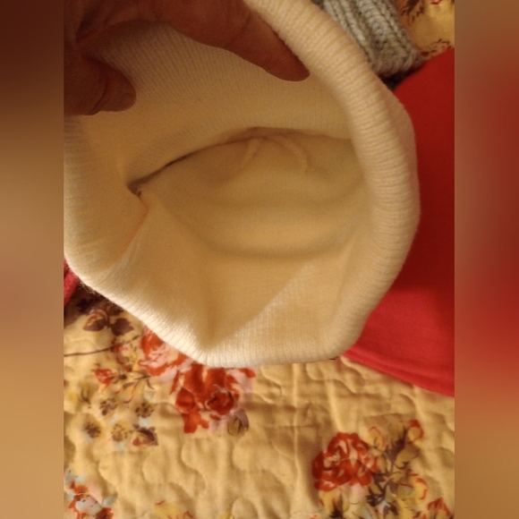 (4) PC Women's Beanie & Pom Pom Variety - Picture 4 of 16